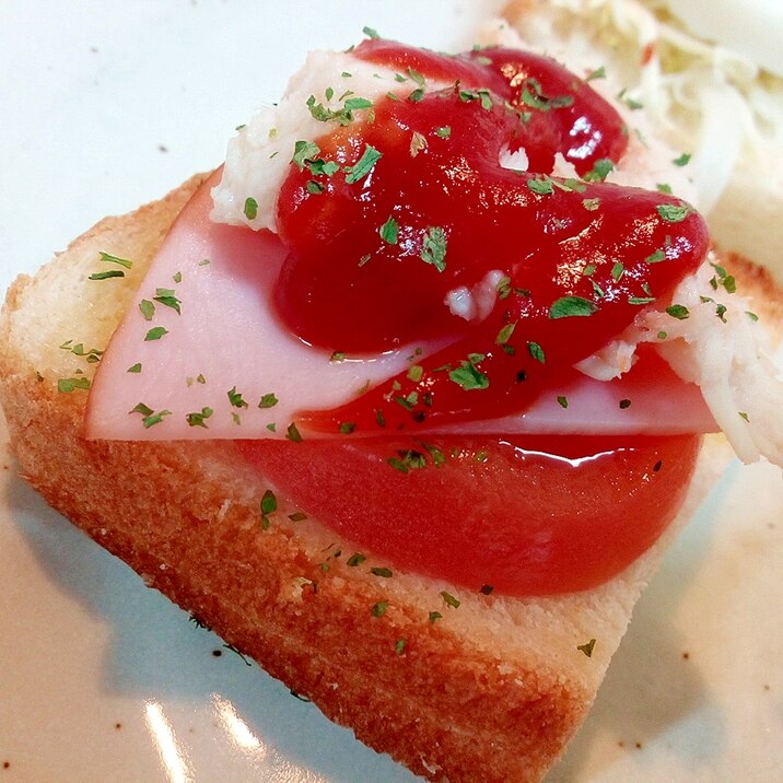 トマトとハムとサラダチキンのミニトースト